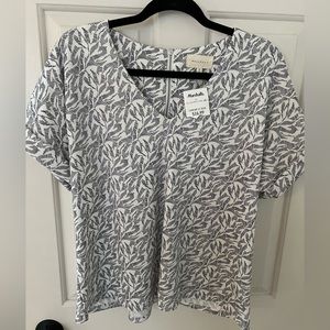Melloday NWT Short Sleeve Blouse (Black/White floral pattern) Size M